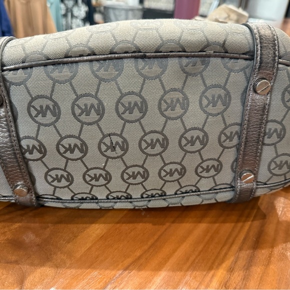 Michael Kors Monogram Gray Bag - Picture 9 of 16